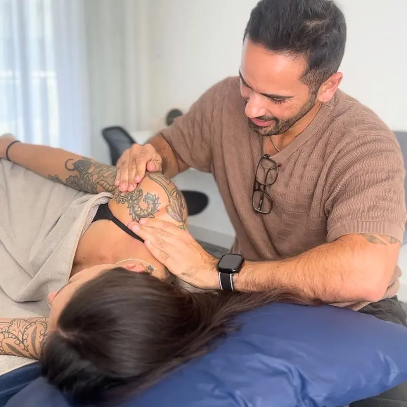 Paulo Silva Physiotherapist providing treatment for a shoulder injury at Excelsius Wellness in Forest Glen