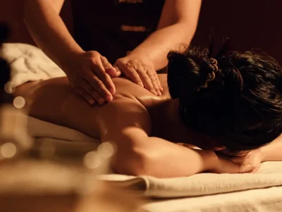 A women receives a remedial massage